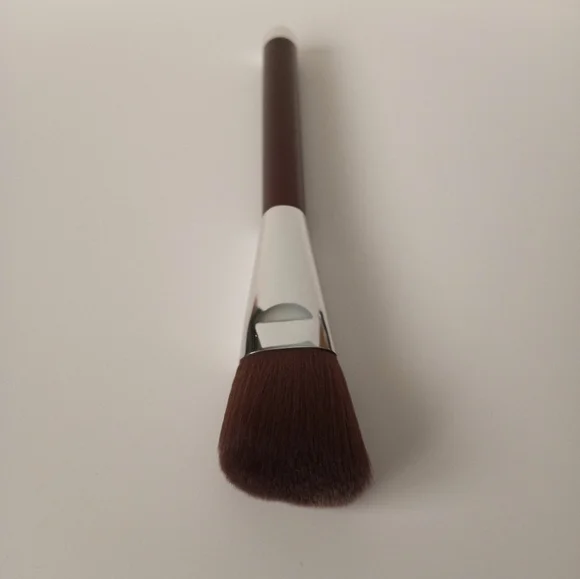 BECCA Angled Highlighting Brush NIB - Picture 5 of 5